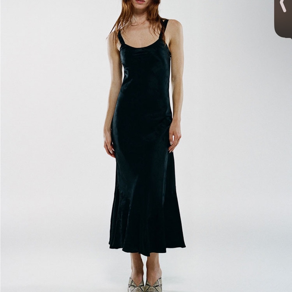 Realisation the Allegra dress in black dragon